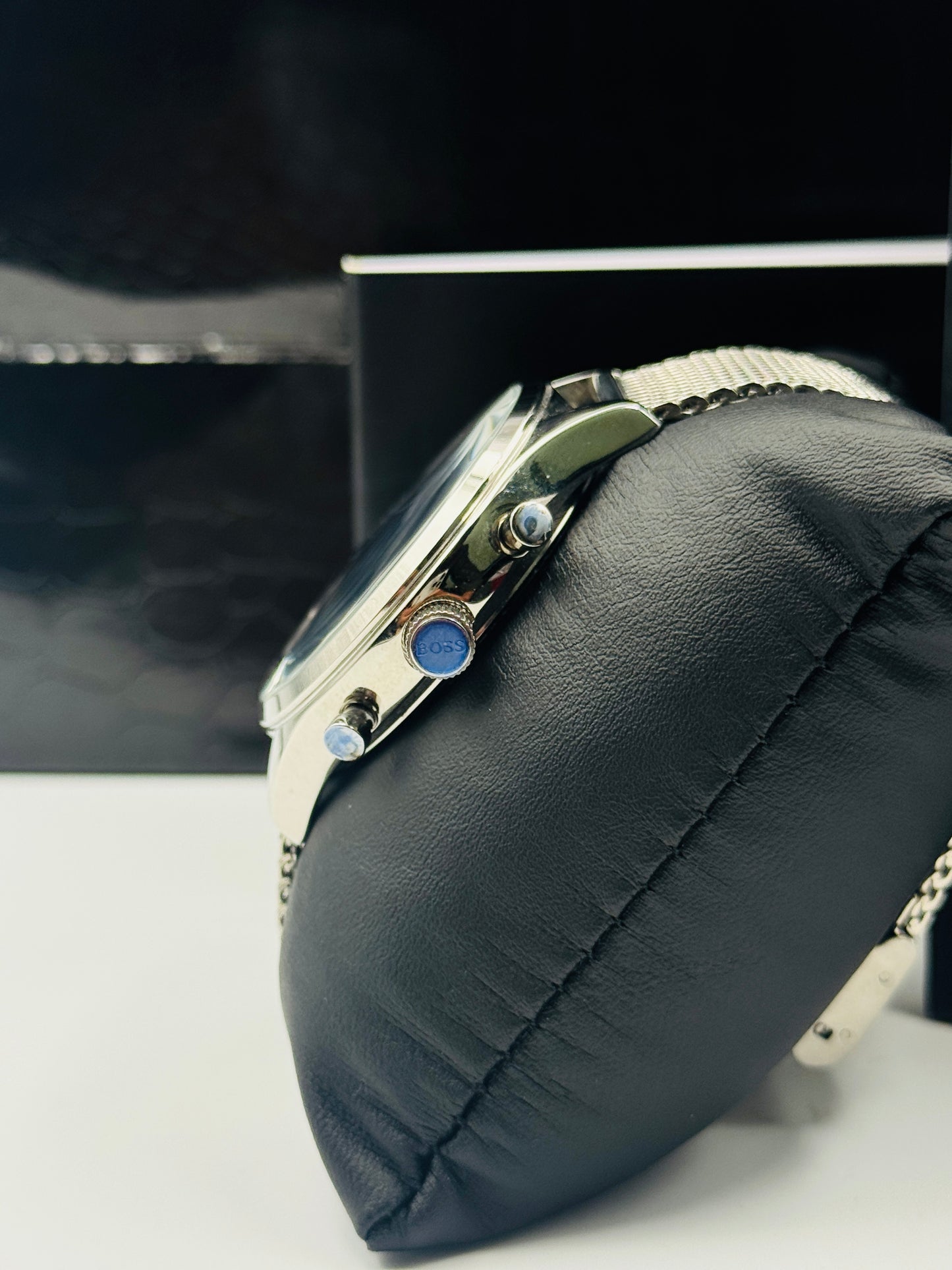 Hugo Boss HB.317.1.14.3178 Original For Mens 42mm Quartz (Like New)