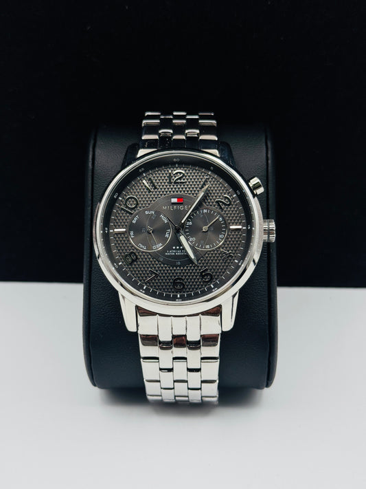 Tommy Hilfiger Swiss Quartz For Mens 44mm (Pre-Owned)