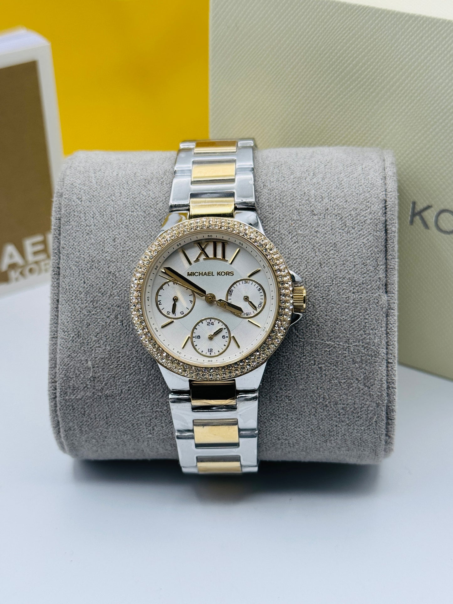 Michael Kors MK-6982 Original For Womens 33mm Quartz (Like New)