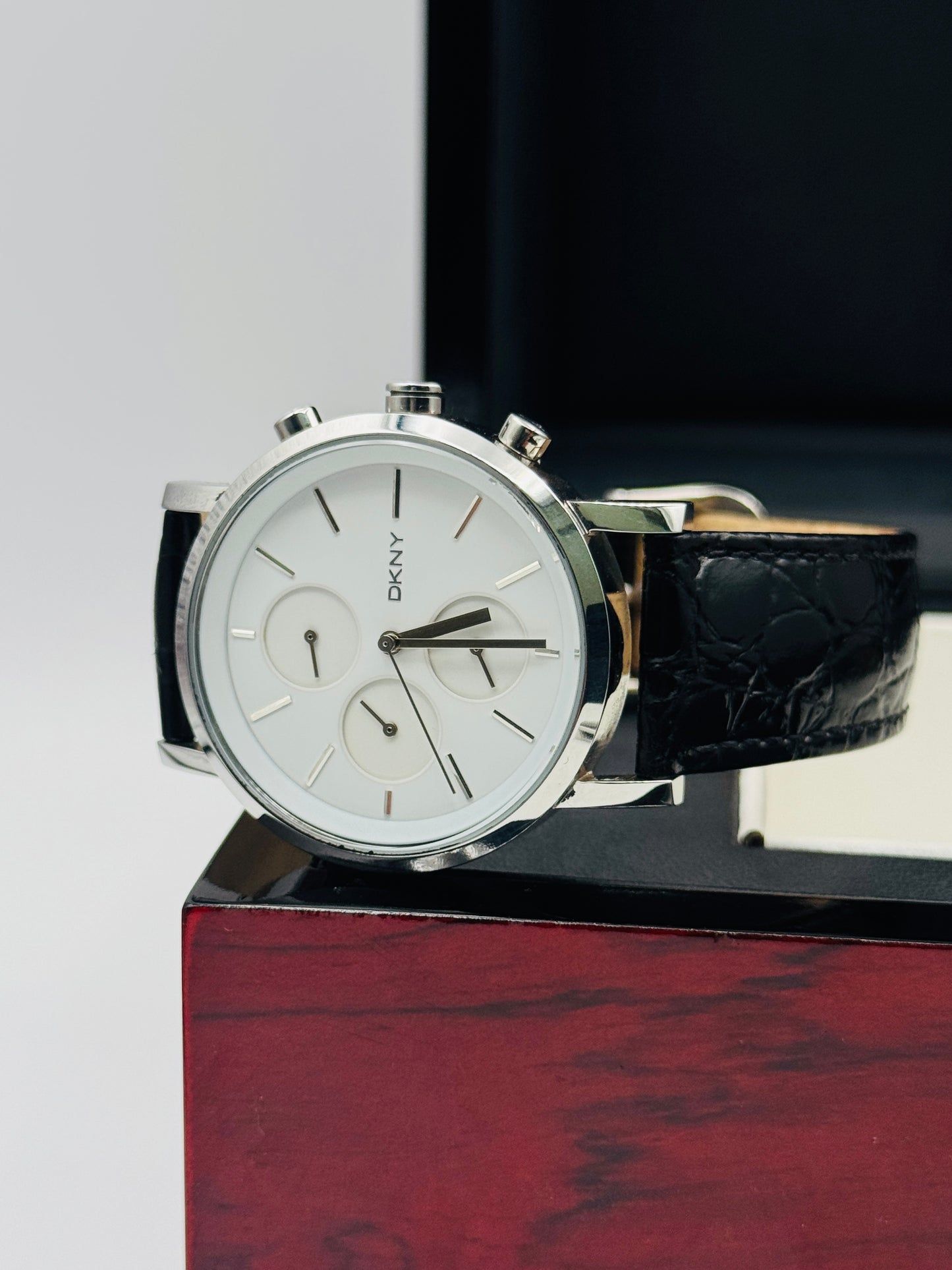 Dkny Original Lot Import Mens Watch 38mm Quartz (Pre-Owned)